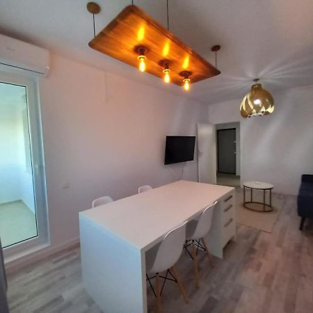 Preciziei 1Br Luxury Apartment With Fast Wifi, Self Check In And Parking Bucharest Luaran gambar