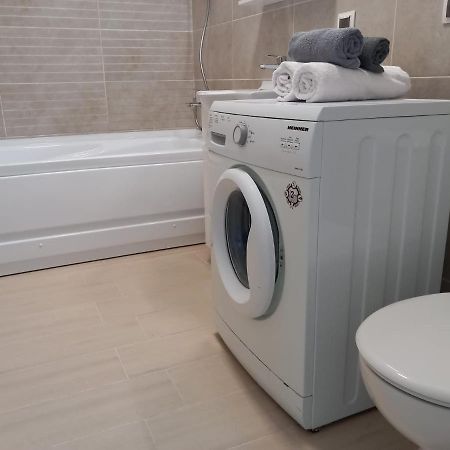 Preciziei 1Br Luxury Apartment With Fast Wifi, Self Check In And Parking Bucharest Luaran gambar