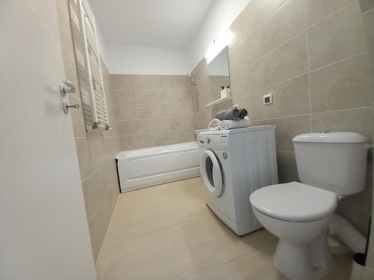 Preciziei 1Br Luxury Apartment With Fast Wifi, Self Check In And Parking Bucharest Luaran gambar