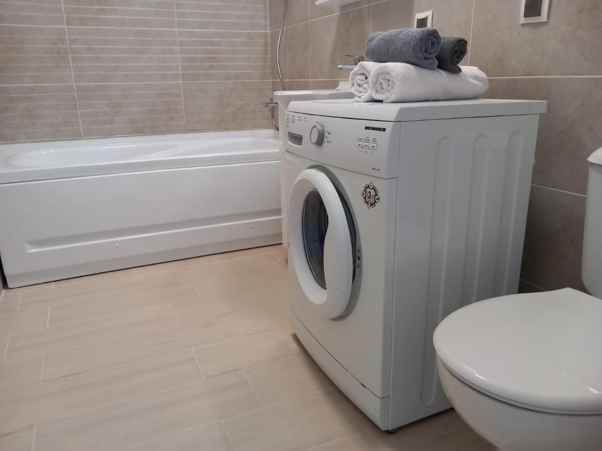 Preciziei 1Br Luxury Apartment With Fast Wifi, Self Check In And Parking Bucharest Luaran gambar